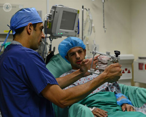 la-cirugia-ortognatica-permite-corregir-las-disarmonias-en-el-rostro-gracias-a-la-ortodoncia-y-la-cirugia