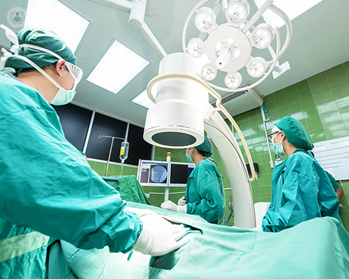 La técnica quirúrgica de cadera ‘out inside’ reduce las complicaciones, el tiempo y los costes 