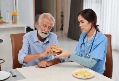 como-debemos-alimentarnos-cuando-nos-hacemos-mayores imagen de artículo
