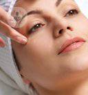 piel-luminosa-y-joven-con-el-peeling-facial