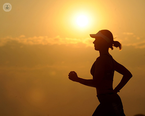 mujer-corriendo-al-ocaso