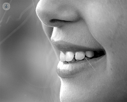 como-conseguir-unos-dientes-blancos-de-forma-facil-y-rapida