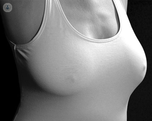 aumento-de-pecho-con-protesis-mamaria-o-lipotransferencia imagen de artículo