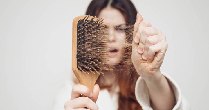 caida-del-pelo-por-deficiencia-de-vitamina-b12 imagen de artículo