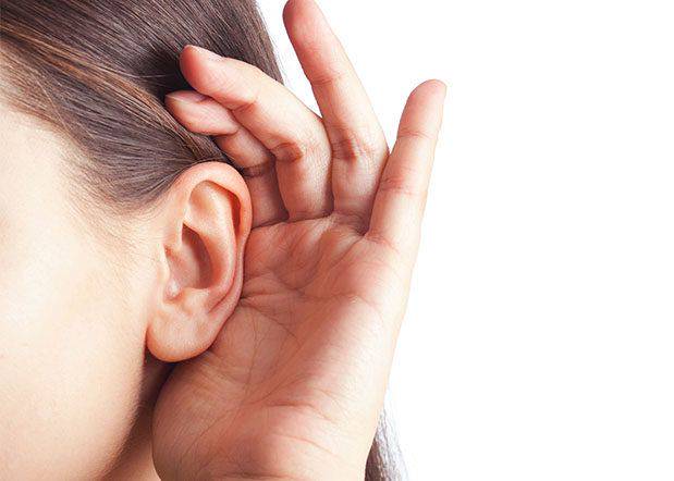 Una de cuatro personas con problemas de audición