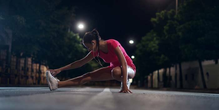 que-tan-bueno-y-o-correcto-es-hacer-ejercicio-por-las-noches imagen de artículo